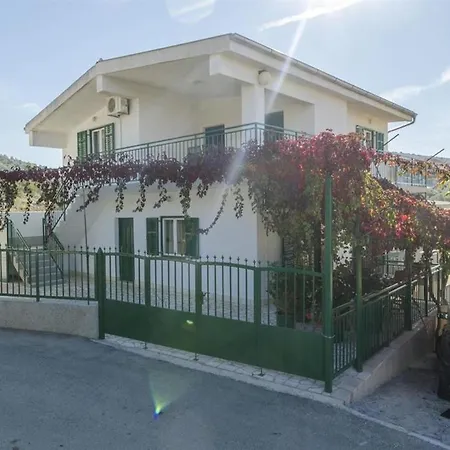 Neda - 150 M From Pebble Beach Apartment *