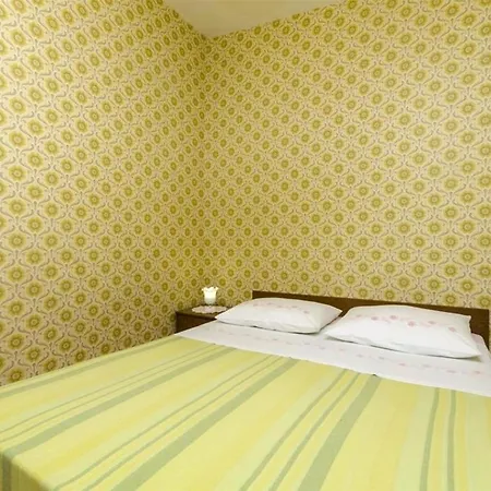 Apartment Neda - 150 M From Pebble Beach *