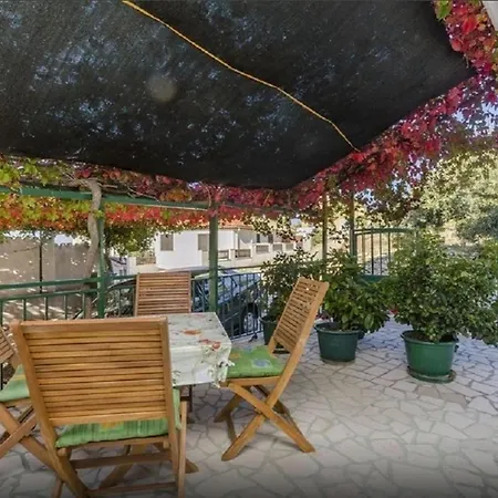Neda - 150 M From Pebble Beach Apartment *
