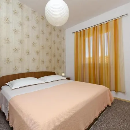 Neda - 150 M From Pebble Beach Apartment Primosten