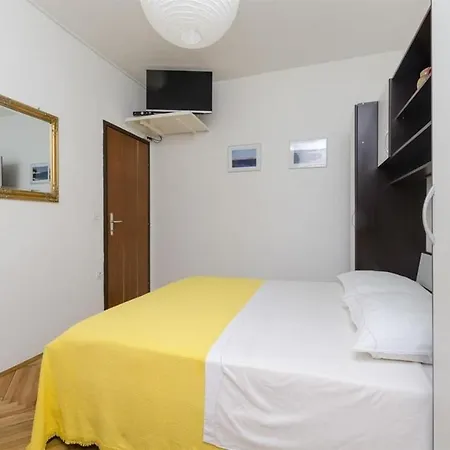Neda - 150 M From Pebble Beach Apartment Primosten