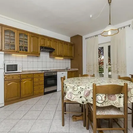 Apartment Neda - 150 M From Pebble Beach *